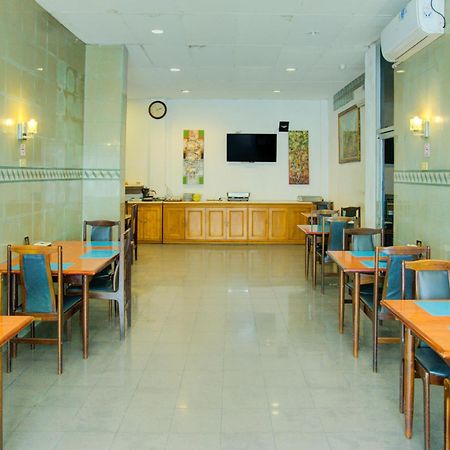 Townhouse Oak Palembang Near Jembatan Ampera Formerly Azzura Hotel Bagian luar foto