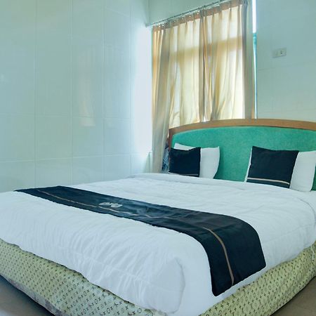Townhouse Oak Palembang Near Jembatan Ampera Formerly Azzura Hotel Bagian luar foto