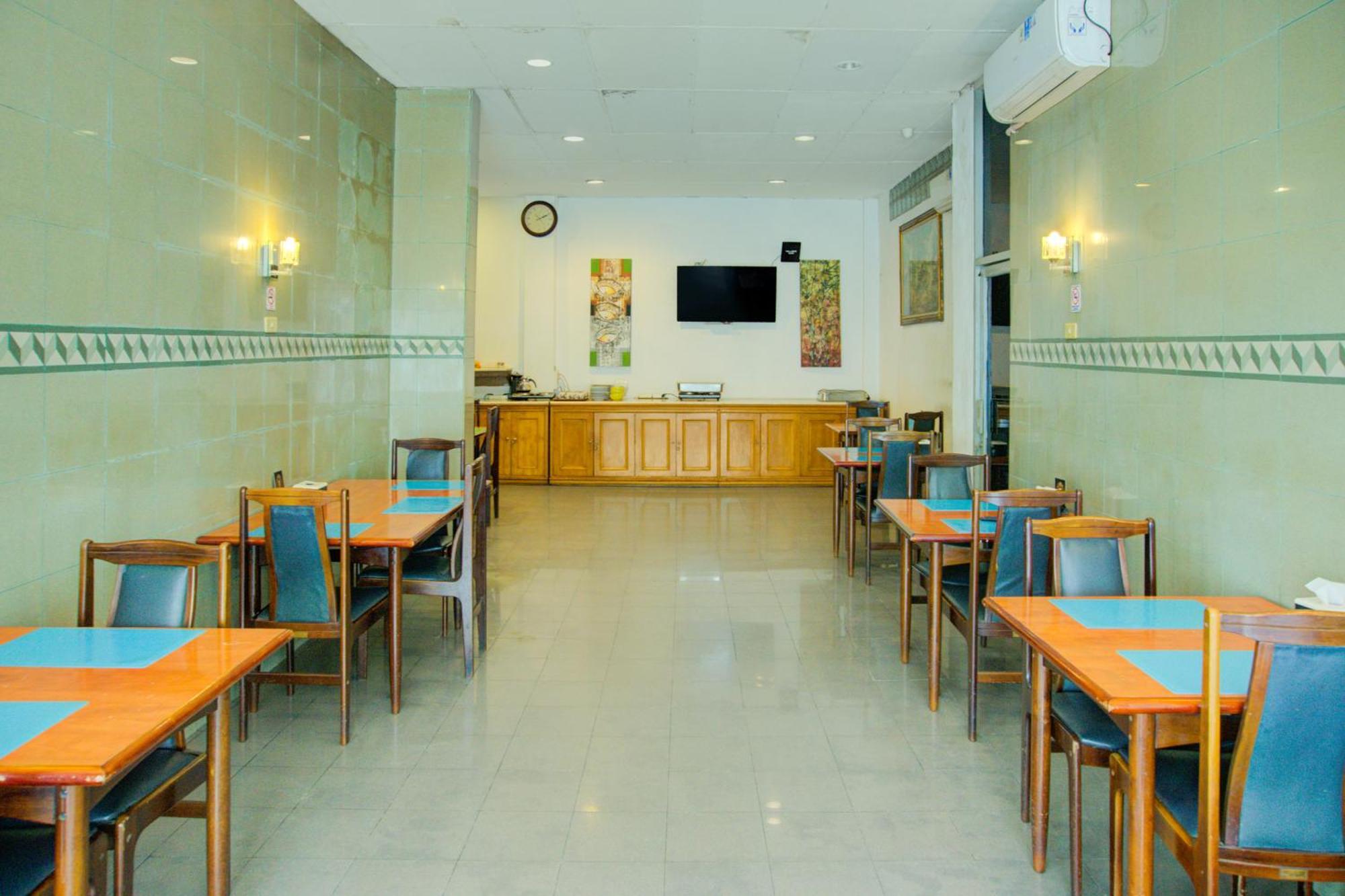 Townhouse Oak Palembang Near Jembatan Ampera Formerly Azzura Hotel Bagian luar foto