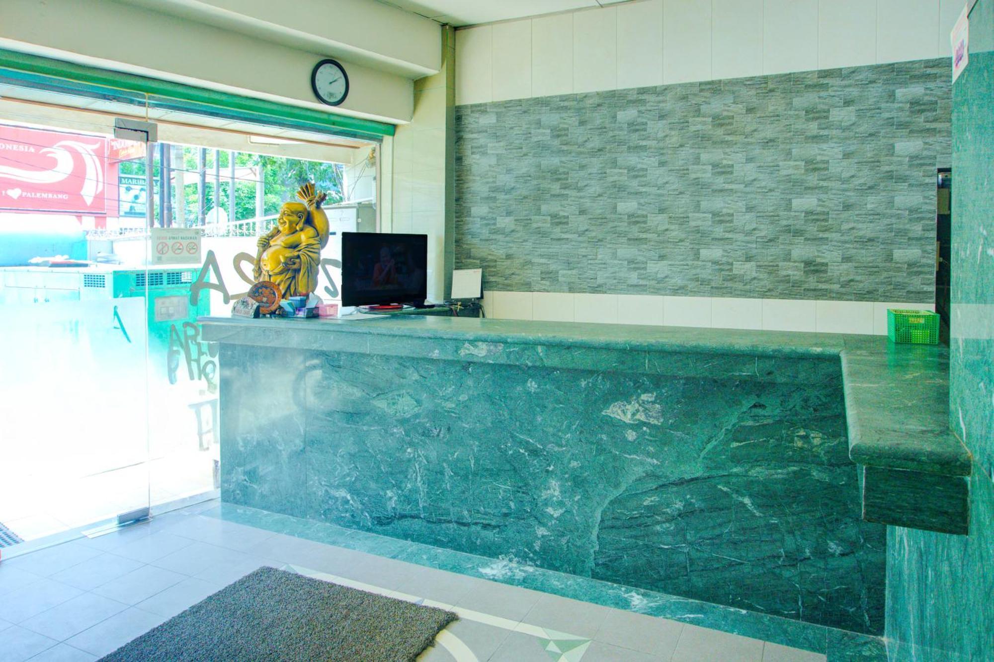 Townhouse Oak Palembang Near Jembatan Ampera Formerly Azzura Hotel Bagian luar foto