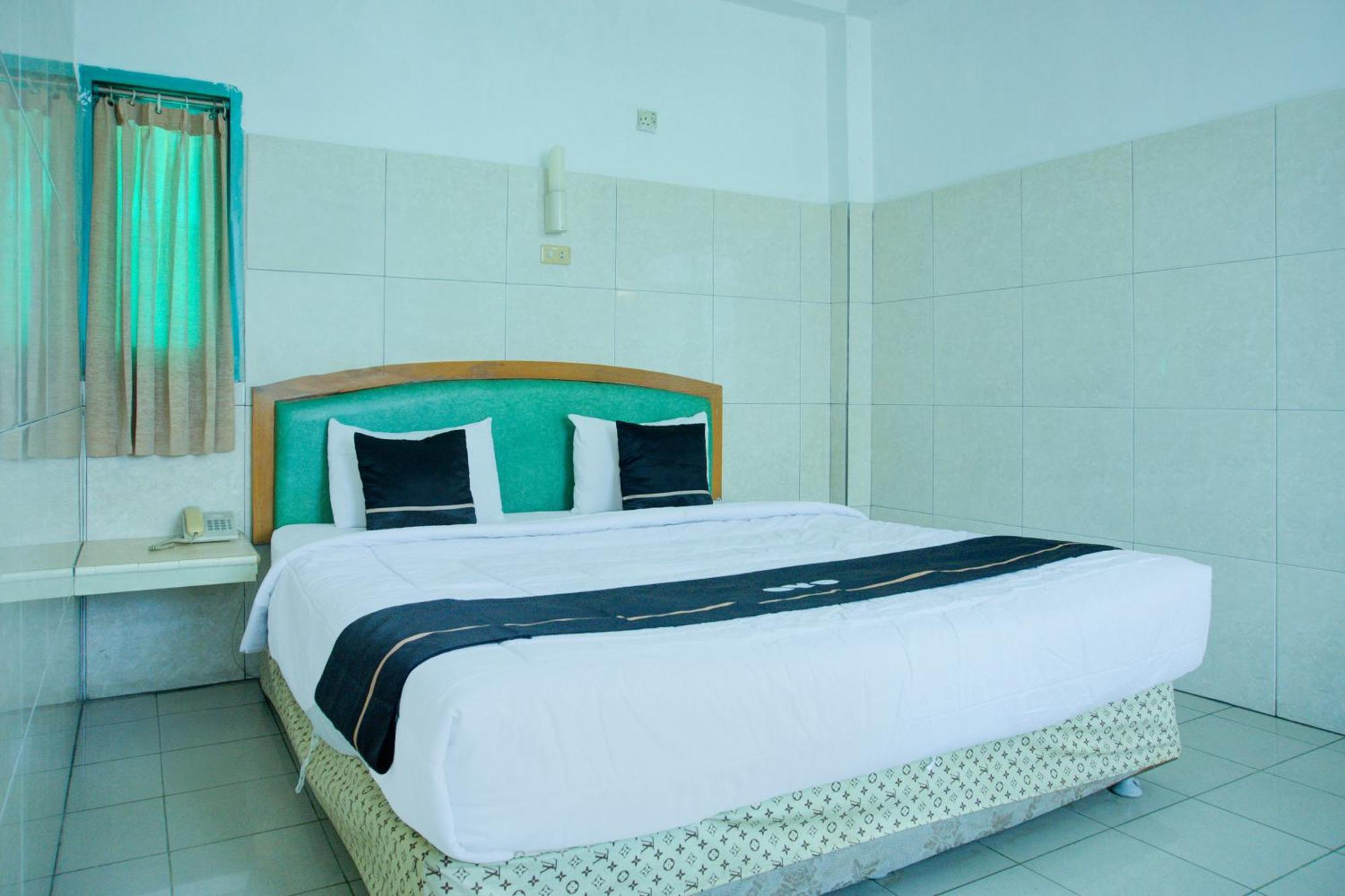 Townhouse Oak Palembang Near Jembatan Ampera Formerly Azzura Hotel Bagian luar foto