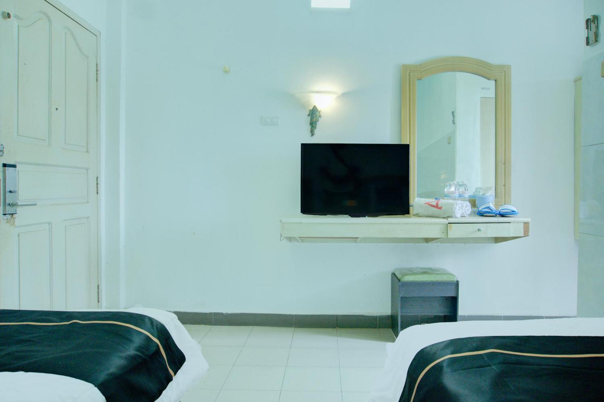 Townhouse Oak Palembang Near Jembatan Ampera Formerly Azzura Hotel Bagian luar foto
