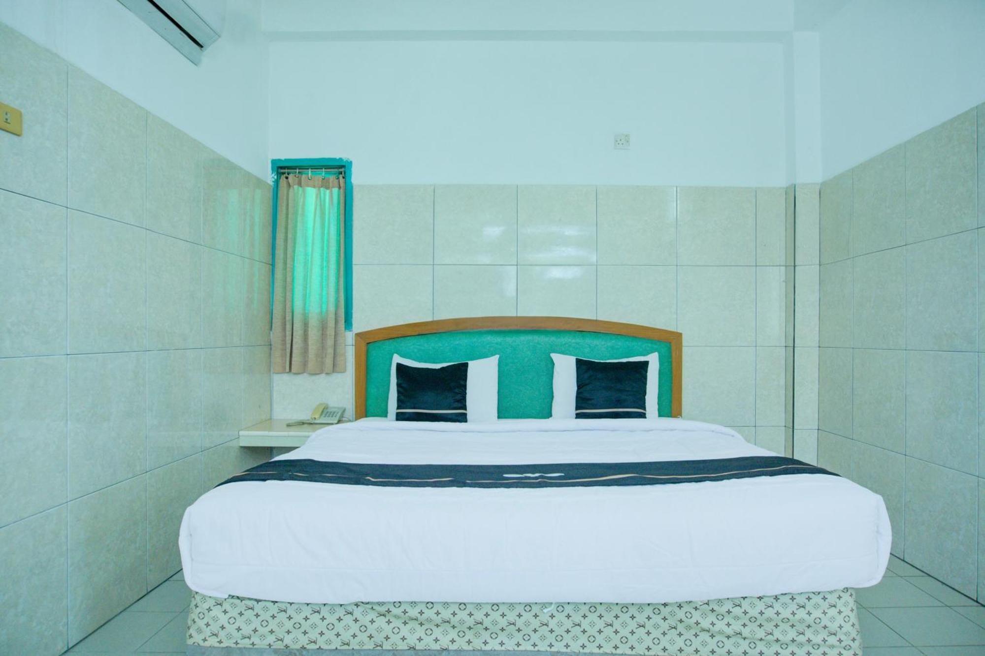 Townhouse Oak Palembang Near Jembatan Ampera Formerly Azzura Hotel Bagian luar foto