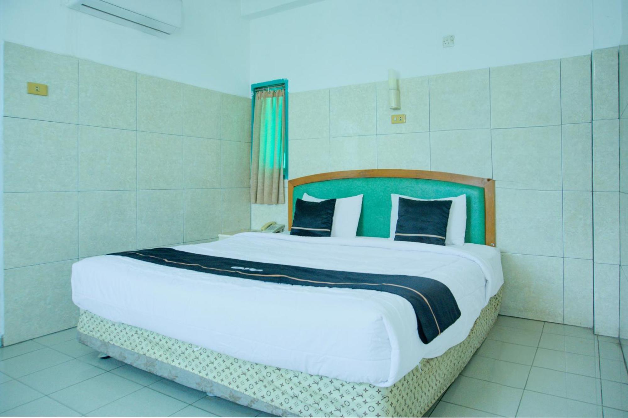 Townhouse Oak Palembang Near Jembatan Ampera Formerly Azzura Hotel Bagian luar foto