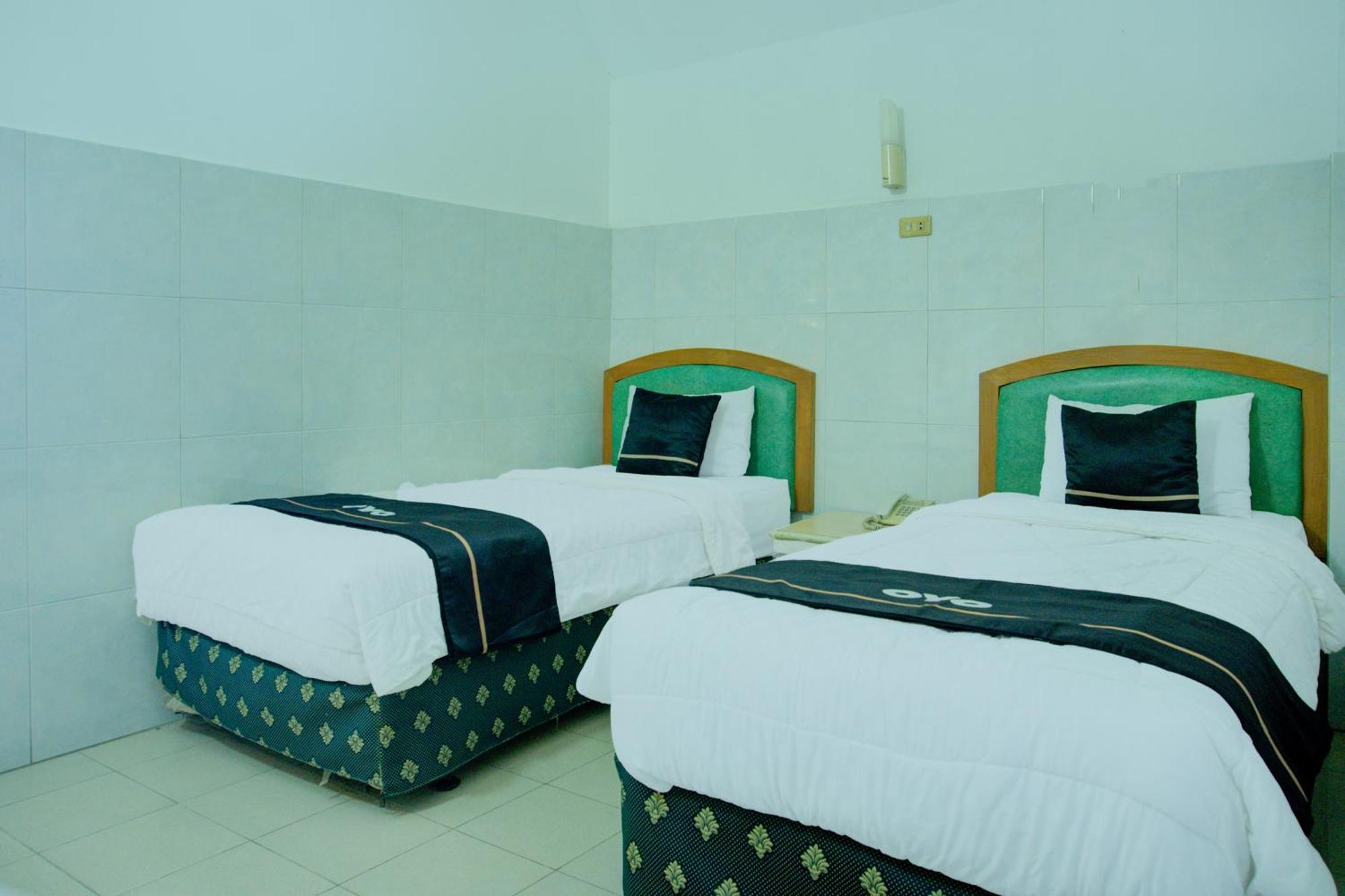Townhouse Oak Palembang Near Jembatan Ampera Formerly Azzura Hotel Bagian luar foto