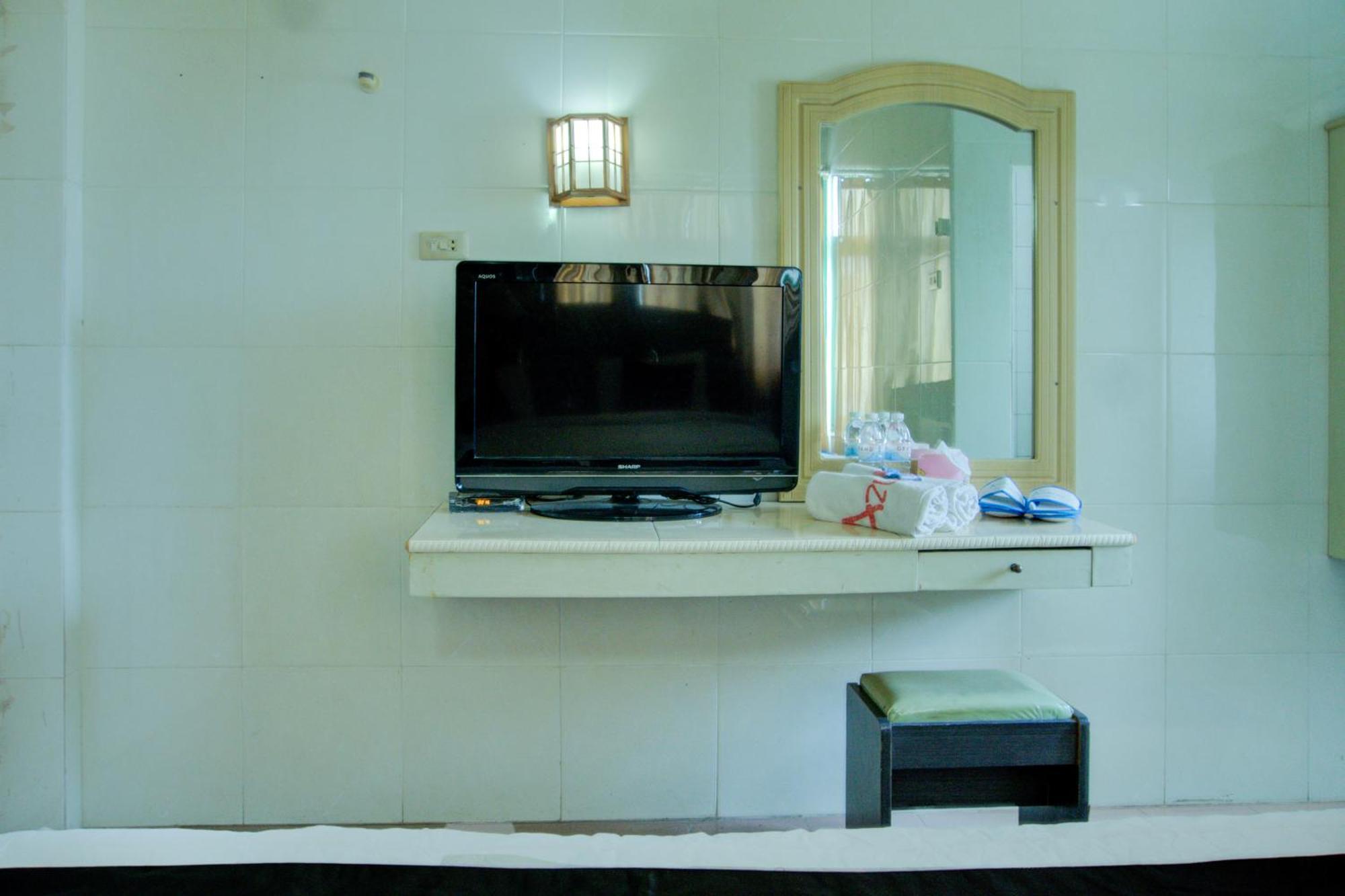 Townhouse Oak Palembang Near Jembatan Ampera Formerly Azzura Hotel Bagian luar foto