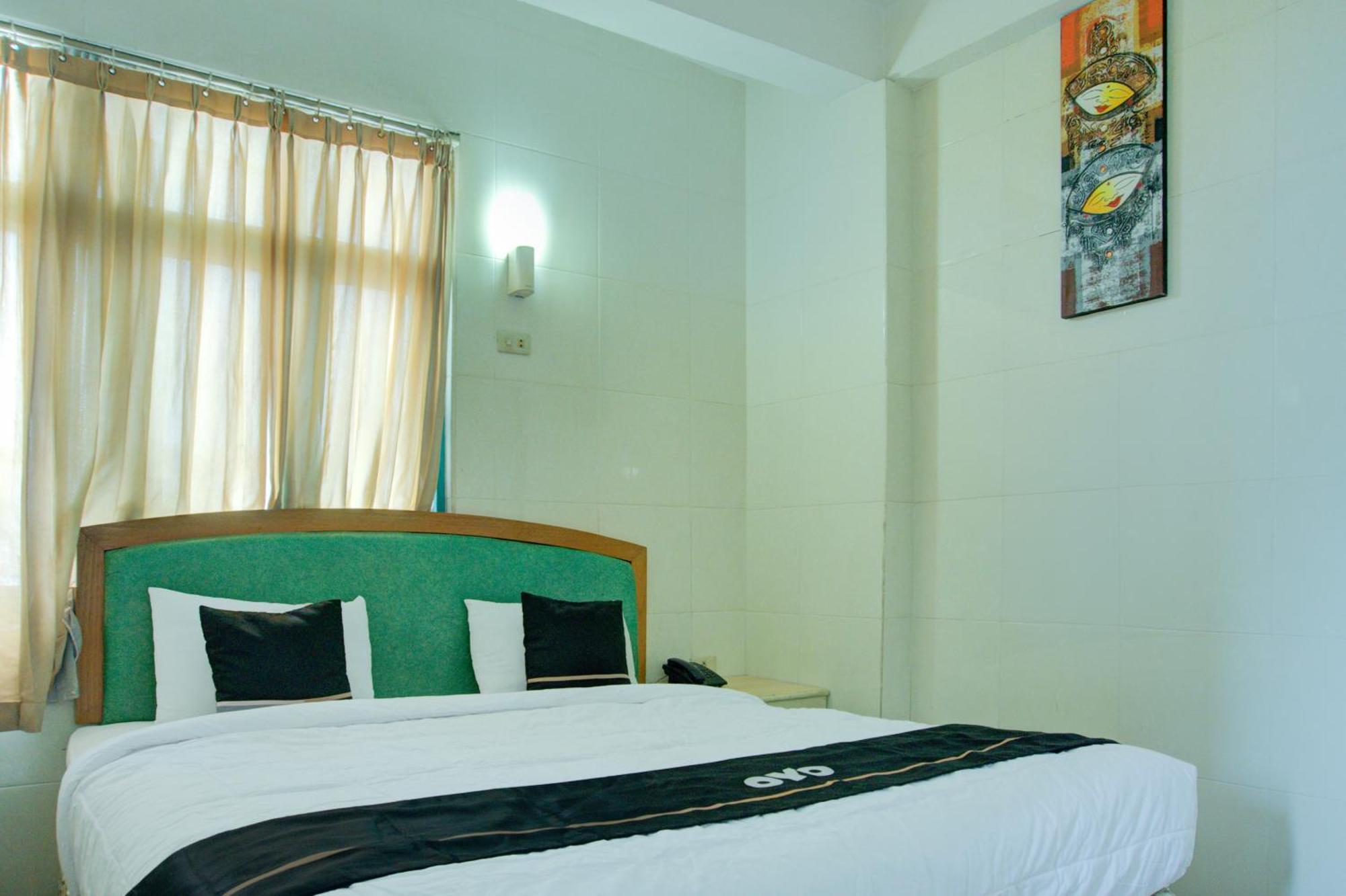Townhouse Oak Palembang Near Jembatan Ampera Formerly Azzura Hotel Bagian luar foto