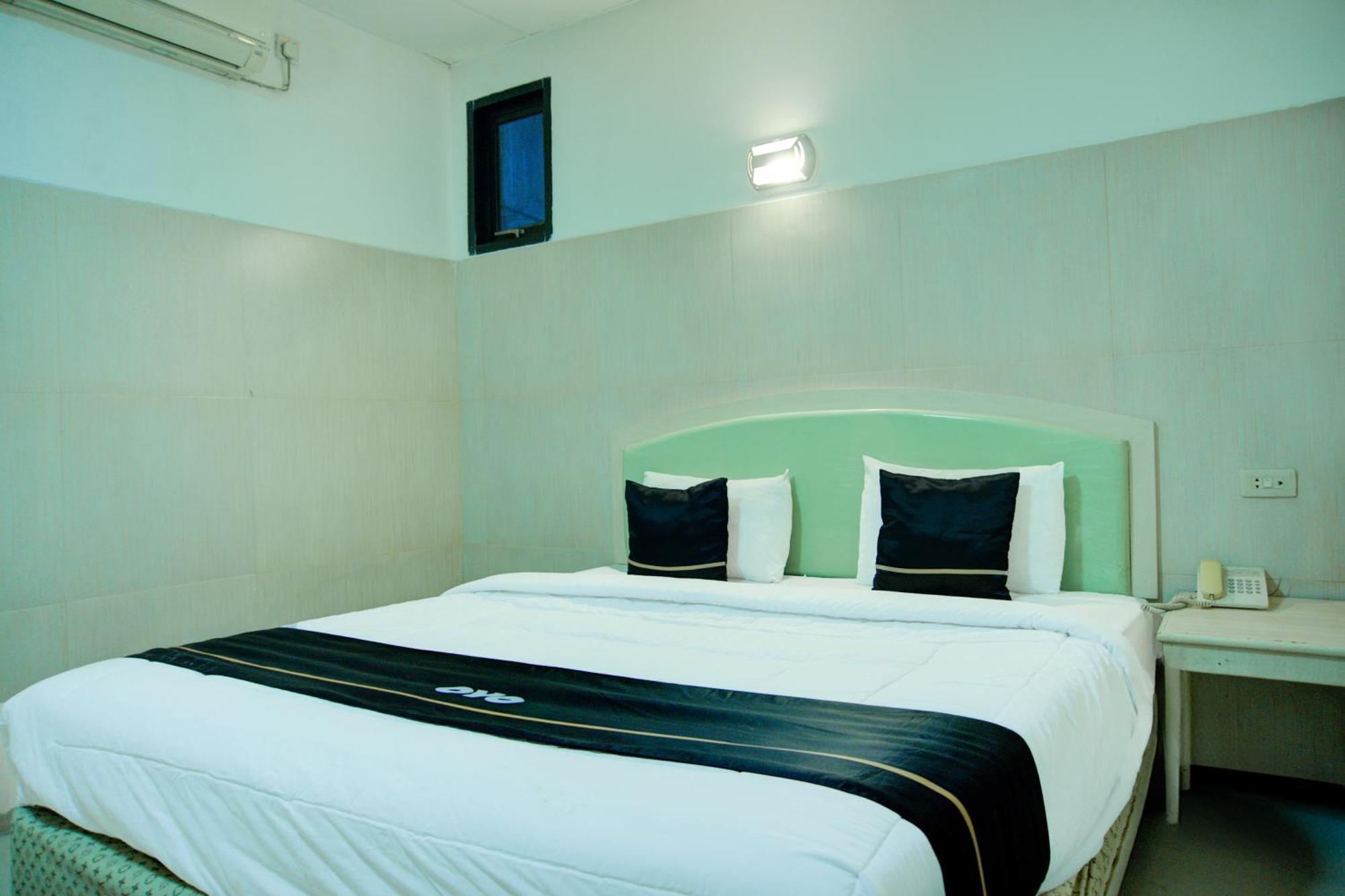 Townhouse Oak Palembang Near Jembatan Ampera Formerly Azzura Hotel Bagian luar foto