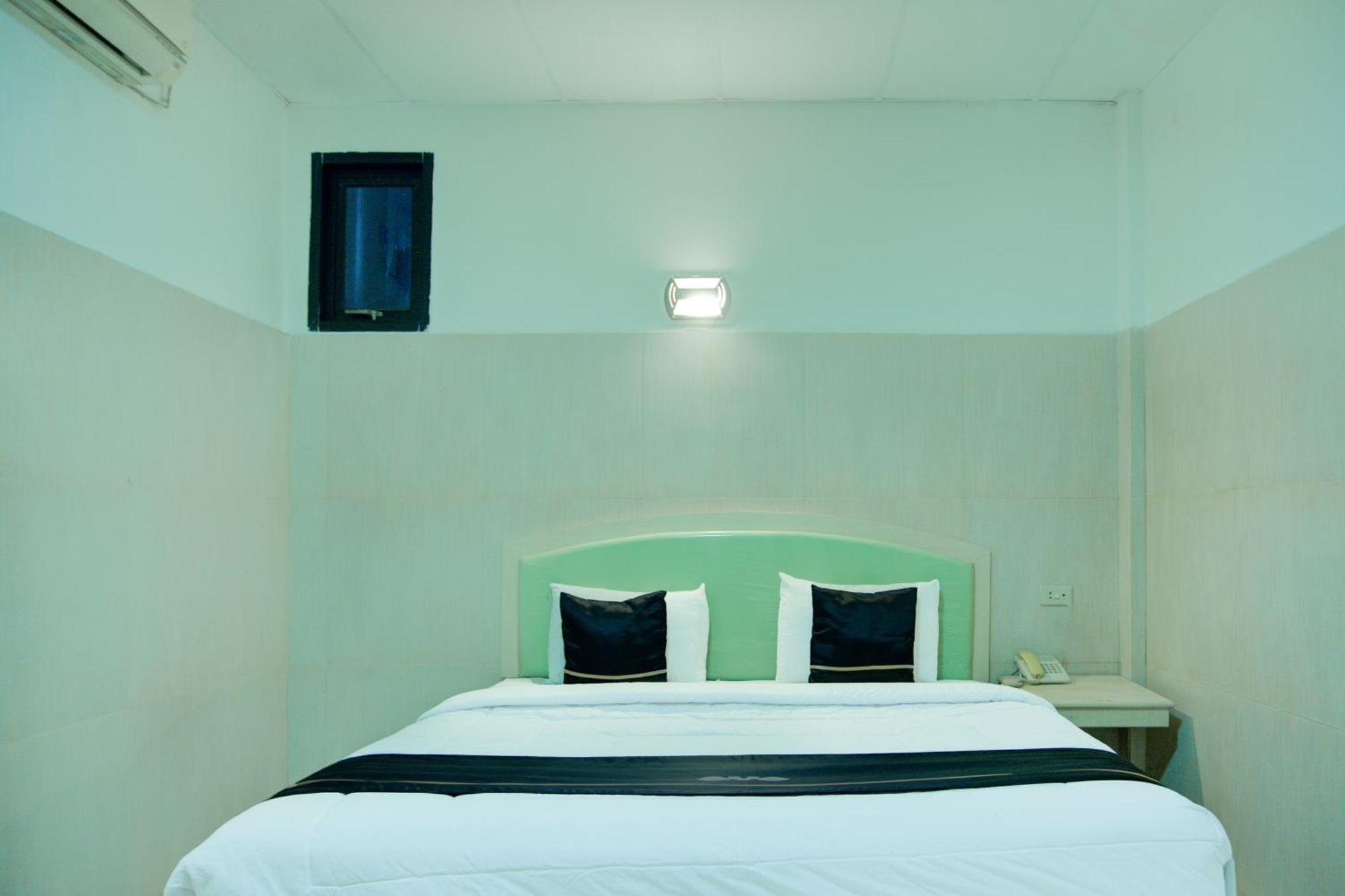 Townhouse Oak Palembang Near Jembatan Ampera Formerly Azzura Hotel Bagian luar foto