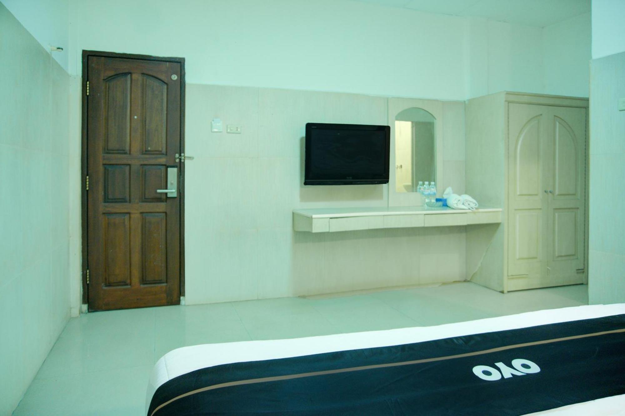 Townhouse Oak Palembang Near Jembatan Ampera Formerly Azzura Hotel Bagian luar foto